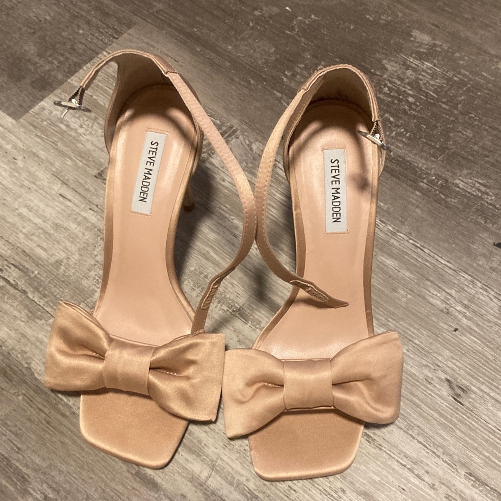 Steve Madden Nude Bow Heels